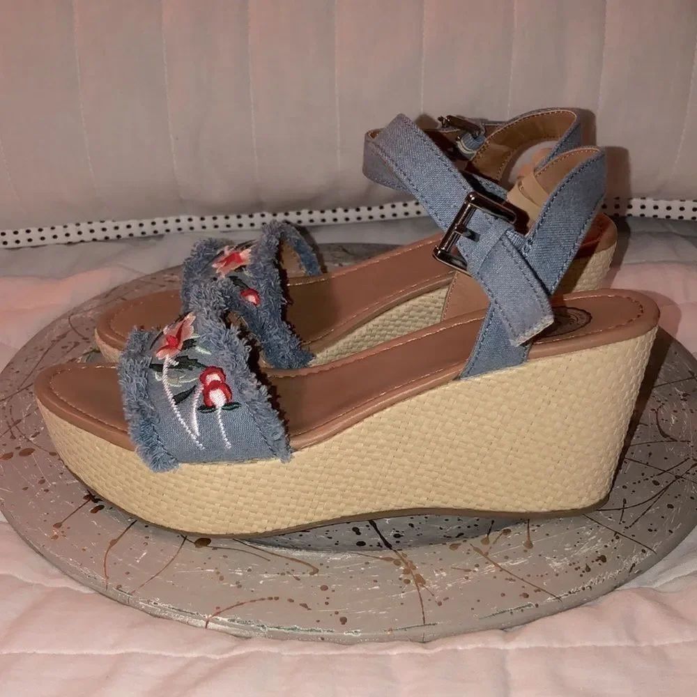 So 7.5 Ice Fish Embroidered Denim Wedge Sandals - Picture 4 of 12